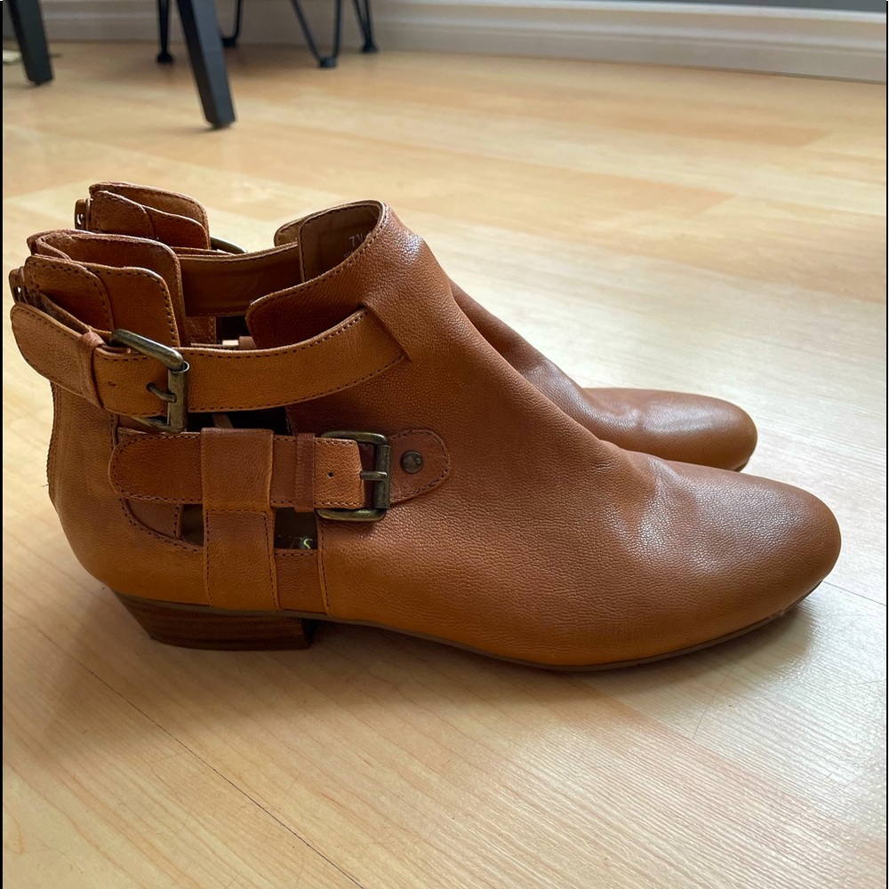 Nine West “Bristan” Tan Ankle Booties with Cutouts - Size 7.5